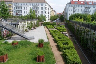 2.5-Hour Berlin Wall and Memorial Sites Walking Tour - Bornholmer Straße to Nordbahnhof: one walk, a whole Cold War arc