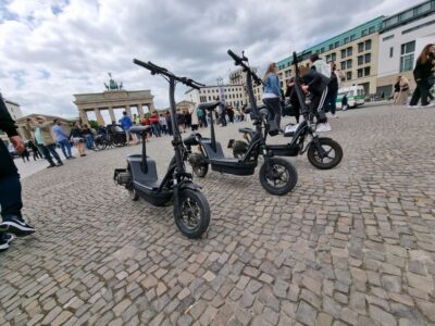 2-H Berlin: Top Sights Guided E-Scooter Tour - E-scooters vs. Berlin crowds: where this tour shines
