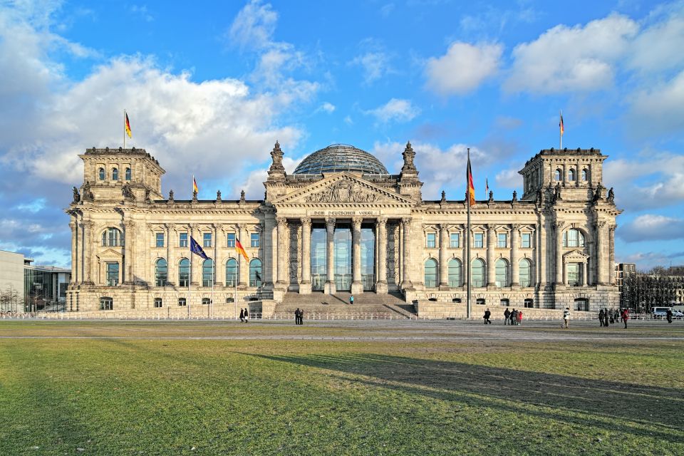 2-H Berlin: Top Sights Guided E-Scooter Tour - Brandenburg Gate and Unter den Linden: Berlin’s postcard corridor