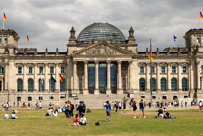 5hours: Guide, Chauffeur & Photographer in Berlin private Tour - Valeri Vasilev: your guide, driver, and photo partner