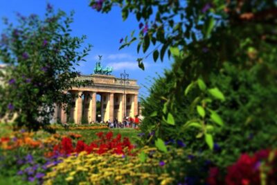 All-in-One Berlin Highlights on Foot: Private Walking Tour - Brandenburg Gate: A Monument With Weight