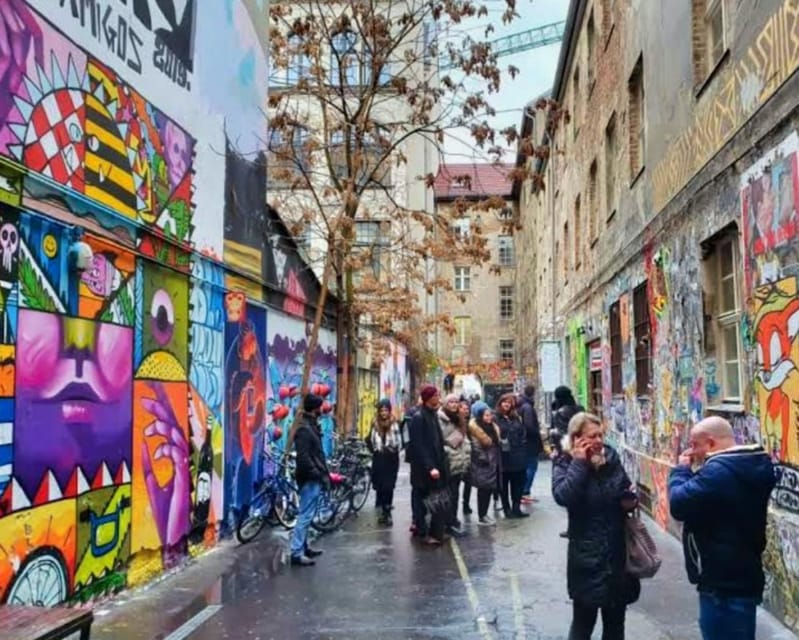 Alternative Berlin / Street art tour - Private group - Alternative Berlin street art: how the 3-hour format works