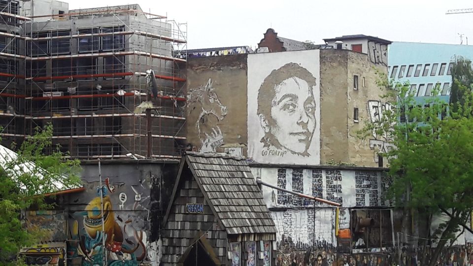 Alternative Berlin / Street art tour - Private group - Transforming industrial spaces and green initiatives