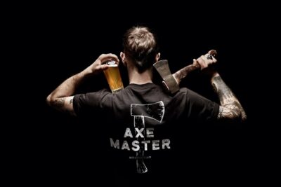 AXE THROWING EXPERIENCE IN BERLIN - Safety Briefing and Coaching That Helps You Stop Guessing