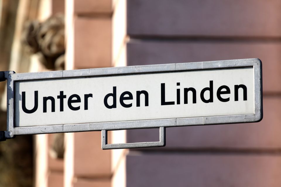 Berlin: 1-Hour Guided Tour of the Historic Center - The Real Itinerary: Stops, Photo Stops, and What You’ll Notice at Each