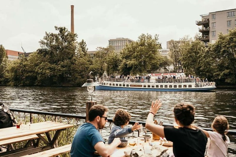 Berlin: 2.5-Hour Beer & Sunset Sightseeing Boat Cruise - What the ride feels like on the water