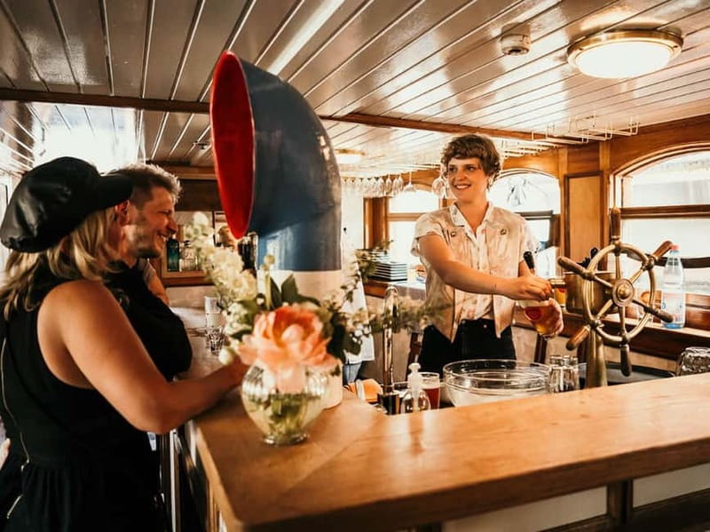Berlin: 2.5-Hour Beer & Sunset Sightseeing Boat Cruise - Finding Kaiser Friedrich: Alte Börse to board with confidence
