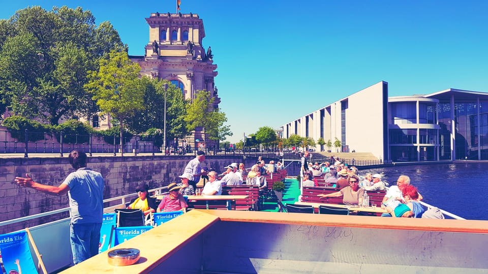 Berlin: 3.5-Hour Sightseeing Cruise on the Spree River - Museum Island, Humboldt Forum, Nikolaiviertel: classic sights plus more recent layers