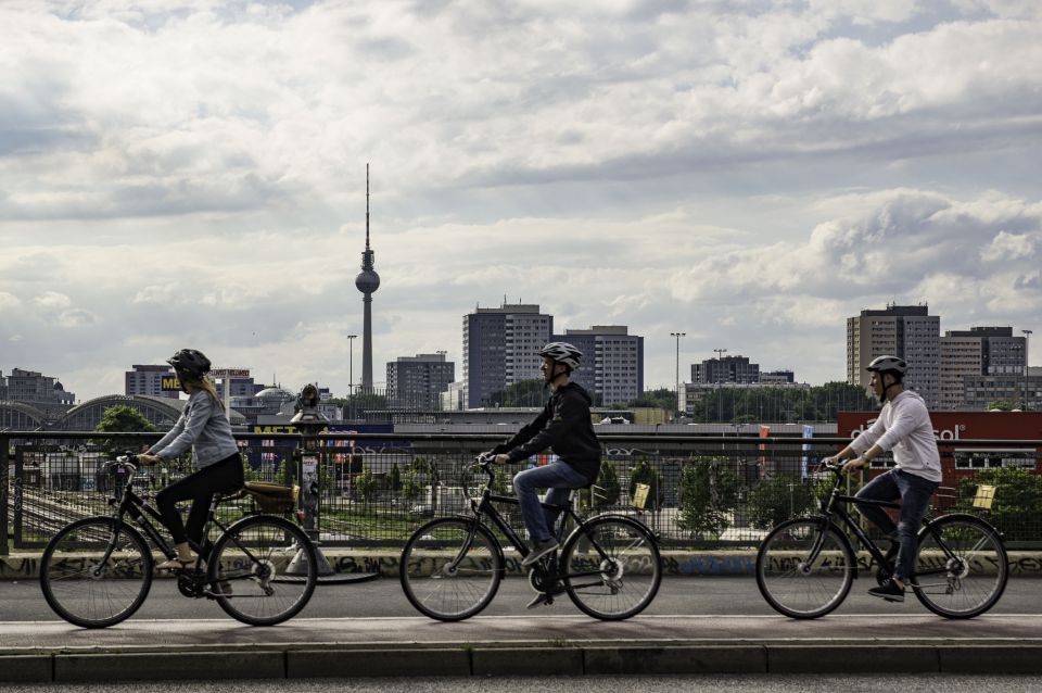 Berlin: 48-Hour or 72-Hour Bike Rental - River Spree riding: Fast connections with big-city breathing room