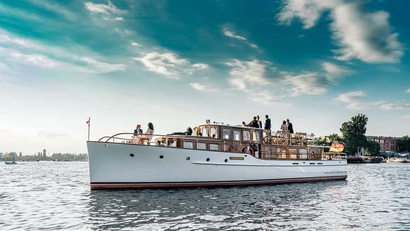Berlin: Boat Sightseeing Tour on Electric Motor Yacht - First stop: finding the yellow dock by the Berliner Dom