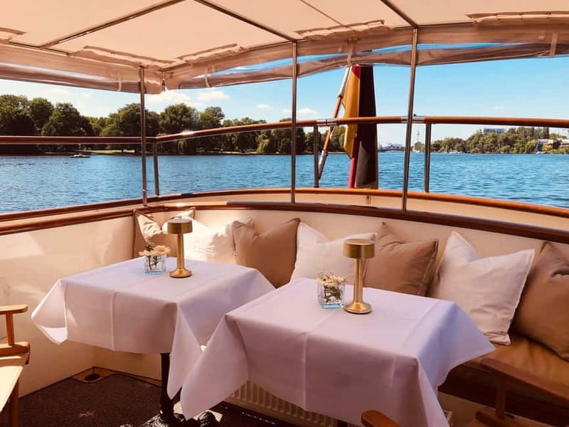 Berlin: Boat Sightseeing Tour on Electric Motor Yacht - Duration and pacing: how not to miss the best moments