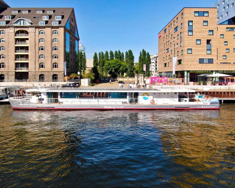 Berlin boat tour| Berlin highlight tour with solar boat on the Spree - Oberbaum Bridge and the East Side Gallery: the easiest start to Berlin sightseeing