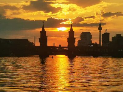 Berlin Boat Tour | Sunset Tour with Solar Ship | Sightseeing Spree - The Route Rundown: Oberbaumbrücke, East Side Gallery, Museum Island, Reichstag Area