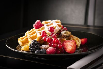 Berlin: Breakfast at Café Wintergarten - Check-In at Wintergarten Berlin With Your Voucher