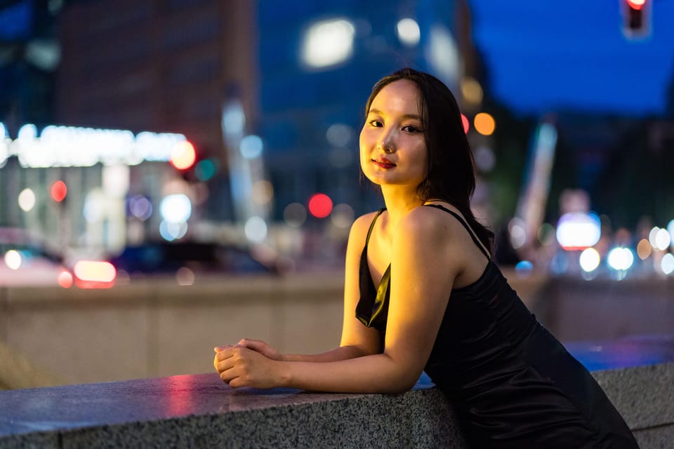 Berlin by Night: Private Photoshoot at Illuminated Cityscape - Why Berlin’s night lighting is ideal for portraits
