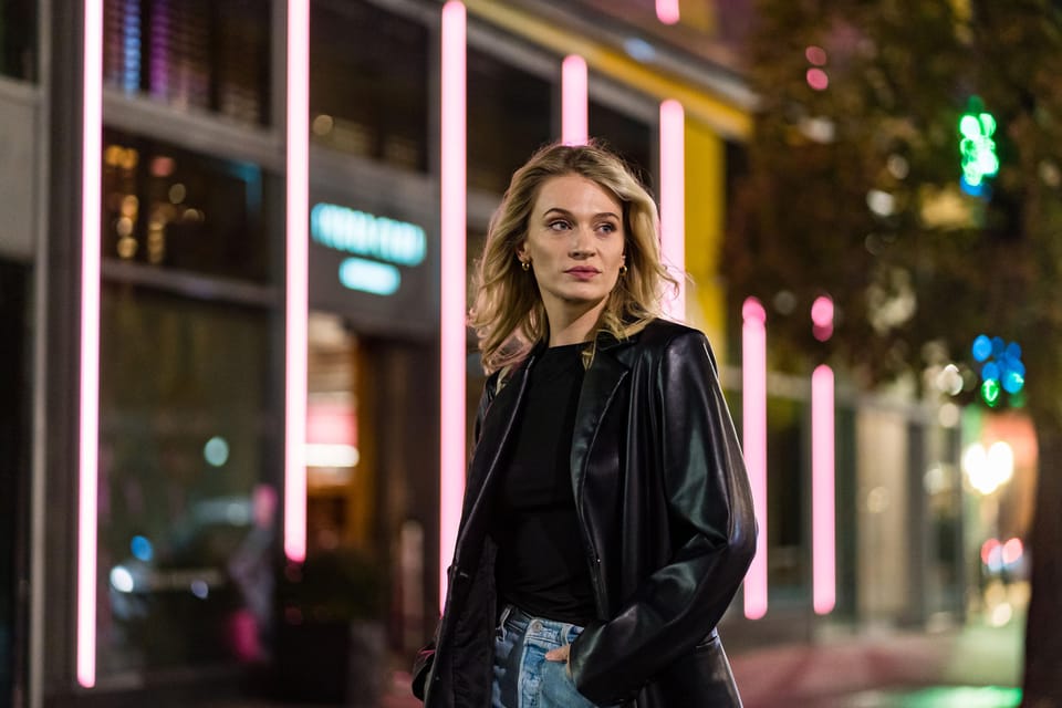 Berlin by Night: Private Photoshoot at Illuminated Cityscape - The metro transfer: why it’s included (and what to remember)