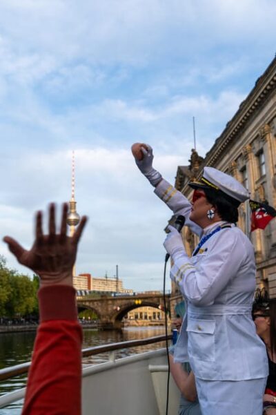 Berlin: Christmas cruise on the Spree with drag queen Audrey. - Who should book this cruise, and who might want to skip it