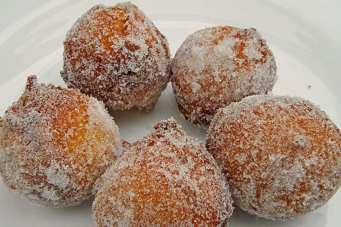 Berlin Christmas Markets with Culinary Tour - Stop 2: Konnopke’s Imbiss and Berlin’s street-food legend