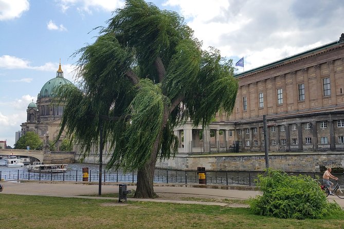 Berlin City Center: The Most Famous Sites (private 3 hours Walking tour) - Unter den Linden and Humboldt University: The Street That Links Eras