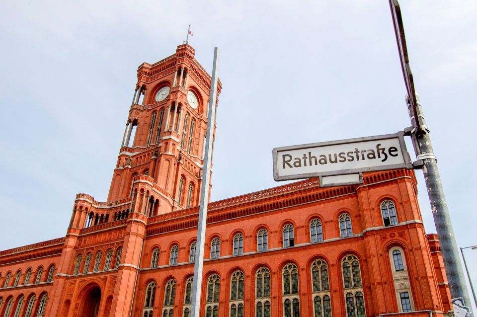 Berlin: City Center Walking Tour - The Holocaust Memorial and Brandenburg Gate: meaning with careful pacing