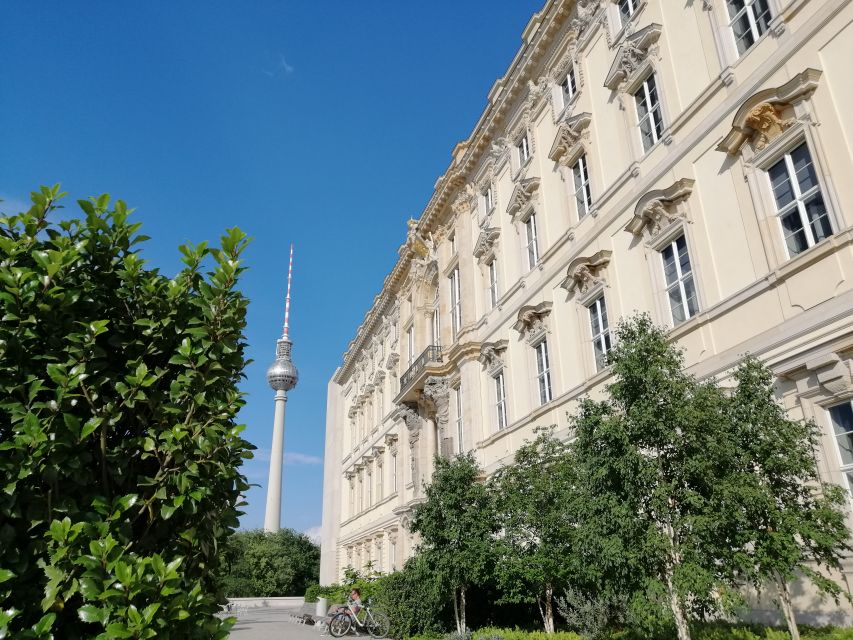 Berlin: City Highlights Express & Panorama Roof Terrace - Unter den Linden and the “Royal Berlin” photo moment