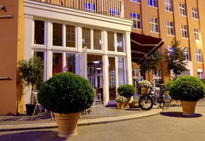 Berlin: Dinner in the Dark - The flow of the evening: from foyer drinks to your final exit