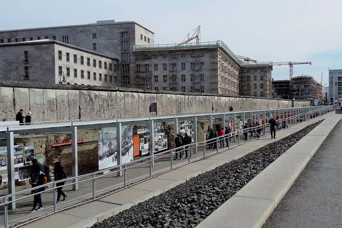 Berlin during Nazism - Tour in Italian - Neue Synagoge and the Old Jewish Cemetery: symbols and erased traces