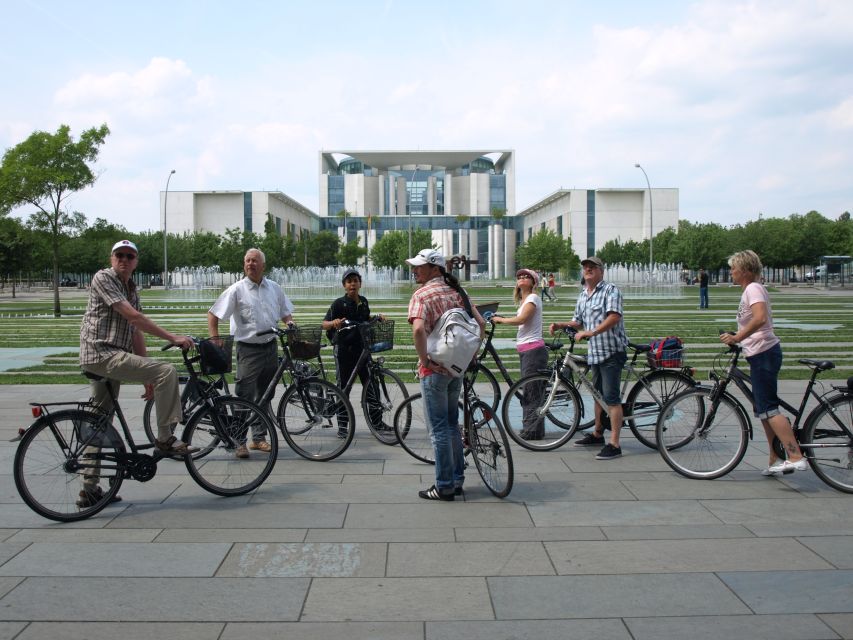 Berlin: E-Bike Tour of the Berlin Wall and Mitte Highlights - Mauerpark: cycling through a park that used to be divided