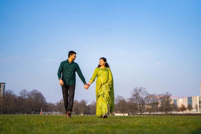Berlin: Early Morning Private Photoshoot to avoid the Crowd - Price That Makes Sense for Couples, Small Families, and First-Timers