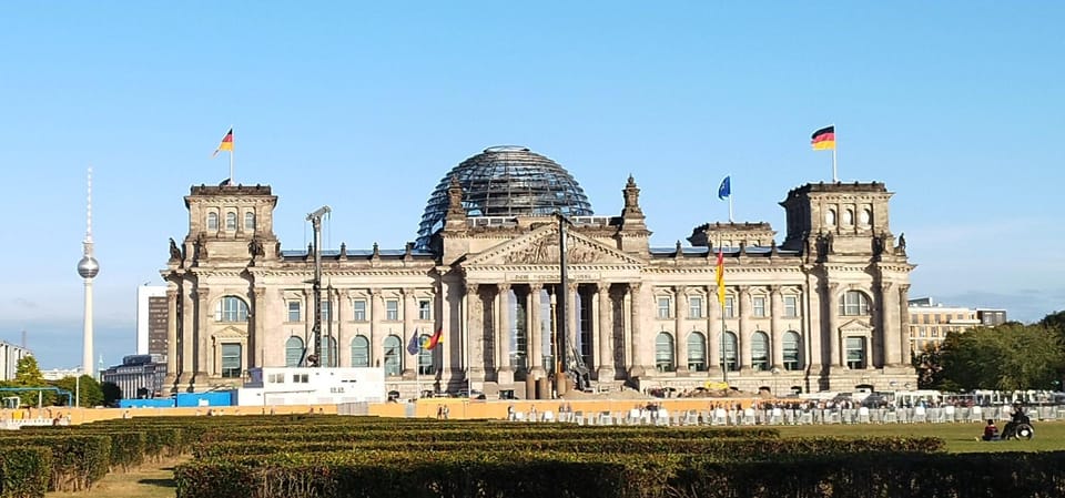Berlin (E)Bike Tour Historical Highlights in Small groups - Stops 7–8: Holocaust Memorial and the Berlin Wall