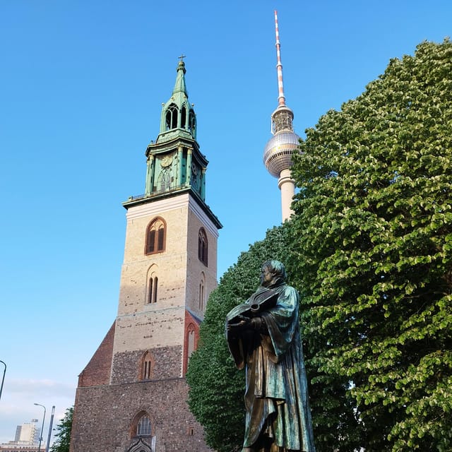 Berlin (E)Bike Tour Historical Highlights in Small groups - Stop 1: TV Tower photo stop and skyline views