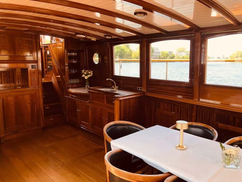 Berlin: Evening Yacht Cruise with Aperitif & Dinner Upgrade - Should you book this Spree evening cruise?