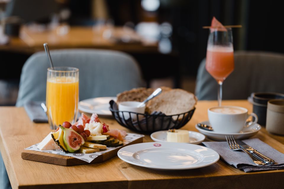 Berlin: Fine Dining Breakfast with Champagne in Schoneberg - Service quality: the part you’ll notice first