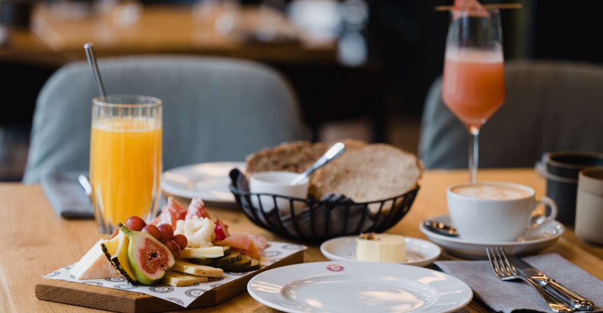 Berlin: Fine Dining Breakfast with Champagne in Schoneberg - The setting at Frühstück 3000: Schoeneberg morning energy, without the noise