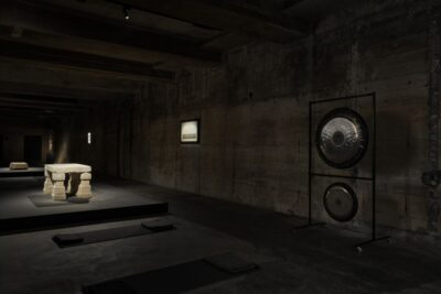 Berlin: Gong Bath Session at The Feuerle Collection - Setup and comfort: warm layers are not optional