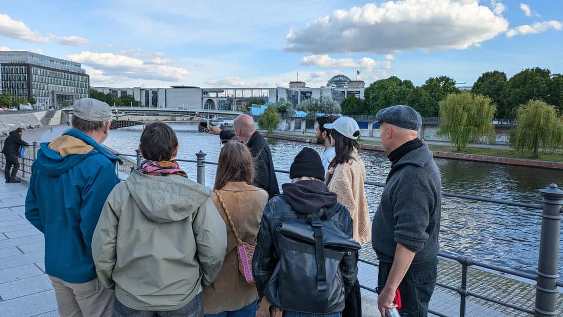 Berlin: Government District around the Reichstag Guided Tour - Platz der Republik to the Reichstag: Final Stops, Best Photos, Clear Takeaways