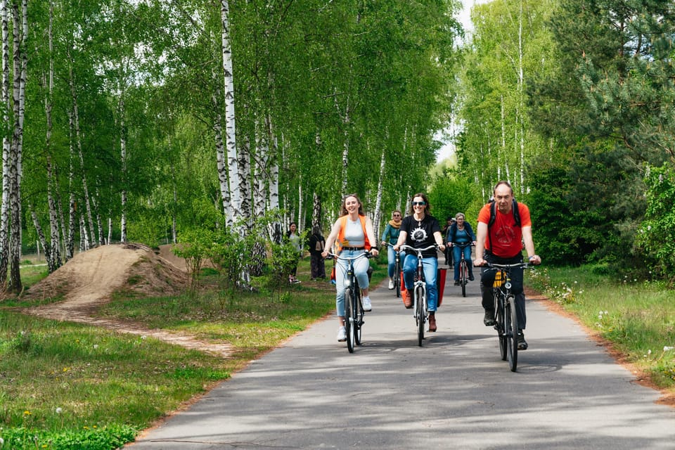 Berlin: Green City Guided Bike Tour - Pace, stops, and how to enjoy the ride without rushing