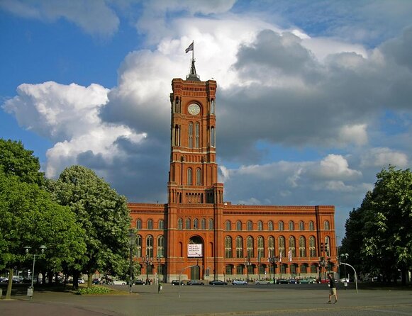 Berlin: Guided Private Bike Tour to Explore the Highlights - The loop you’ll ride: how Berlin changes from east and west