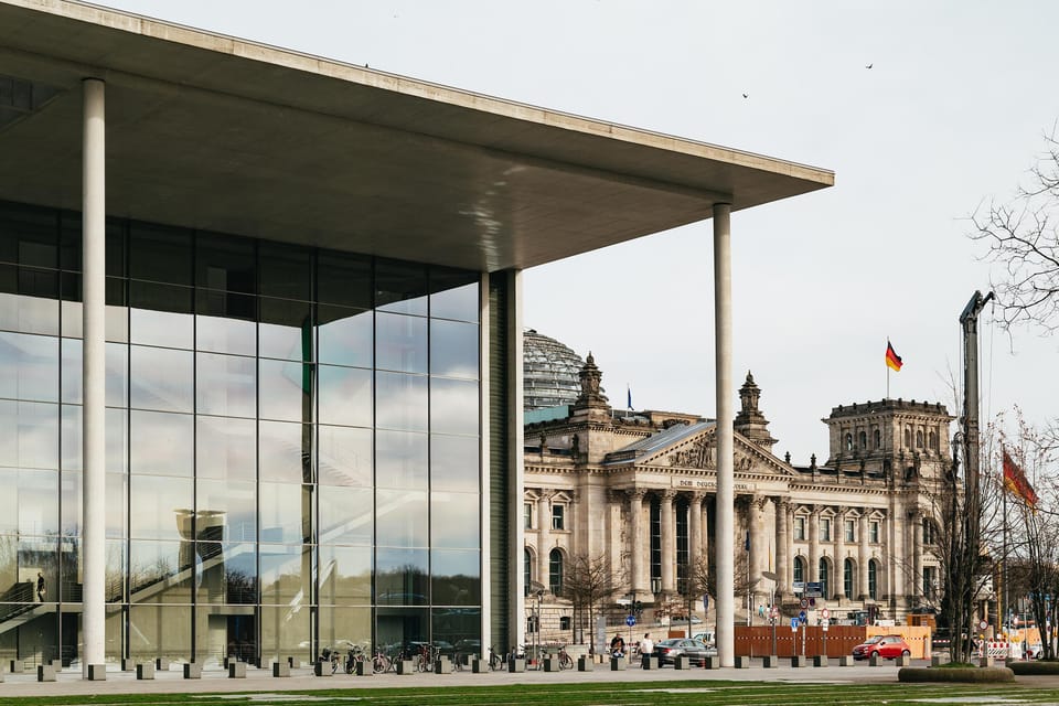 Berlin: Guided Walking Tour around the Reichstag - Paul Löbe House and White Crosses: where memory meets modern government