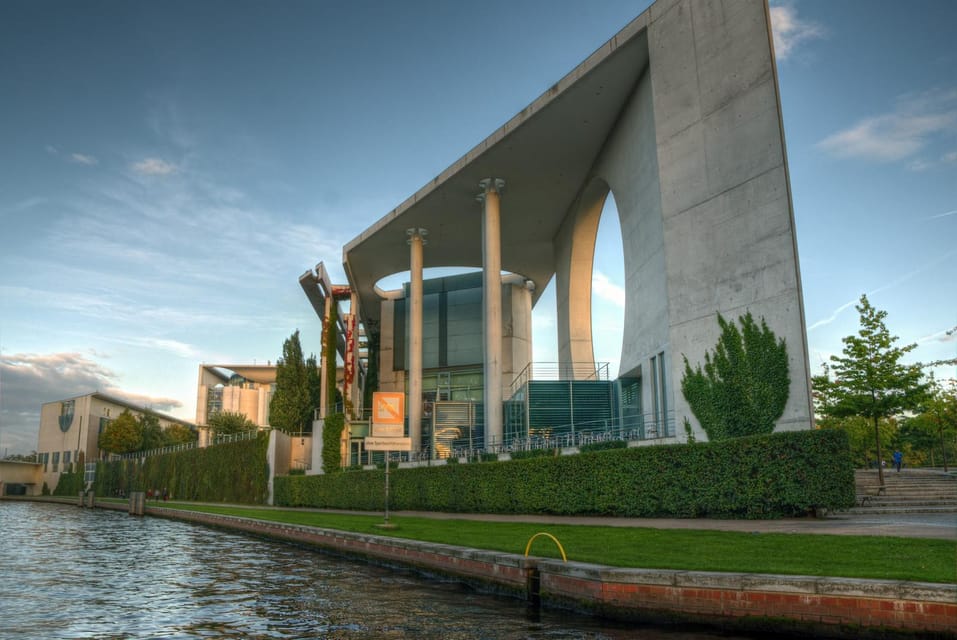 Berlin: Guided Walking Tour around the Reichstag - ARD Hauptstadtstudio and the media angle: how politics gets broadcast