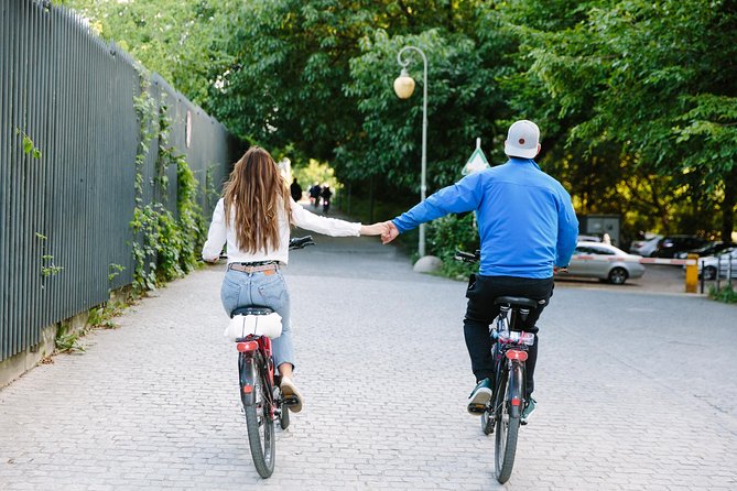 Berlin Highlights: 3-Hour Bike Tour - Starting at Alexanderplatz: finding Fat Tire Tours fast