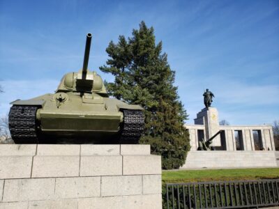 Berlin: Hitler and the Third Reich - a private walking tour - Tiergarten and the Soviet War Memorial: memory in leafy daylight