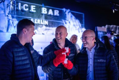 Berlin: Hop-On Hop-Off Bus and Icebar Ticket Combo - Bus logistics: starting at Kurfürstendamm and timing your hops
