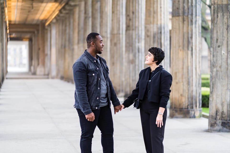 Berlin Love Story: Surprise Proposal Photography Session - Timing and staying comfortable in public (without turning it into a stress test)