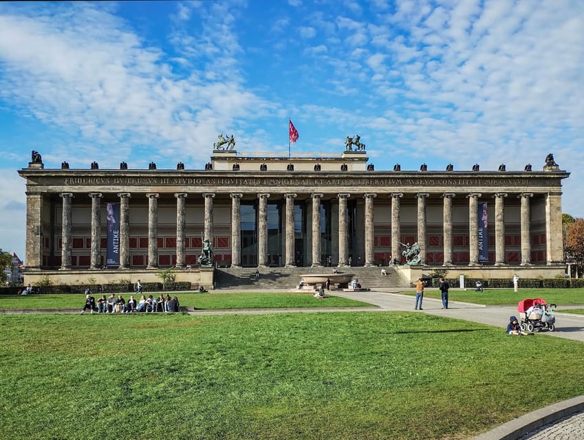 Berlin: Museum Island Guided Walking Tour - Nikolaiviertel to the Spree: a calmer Berlin intro