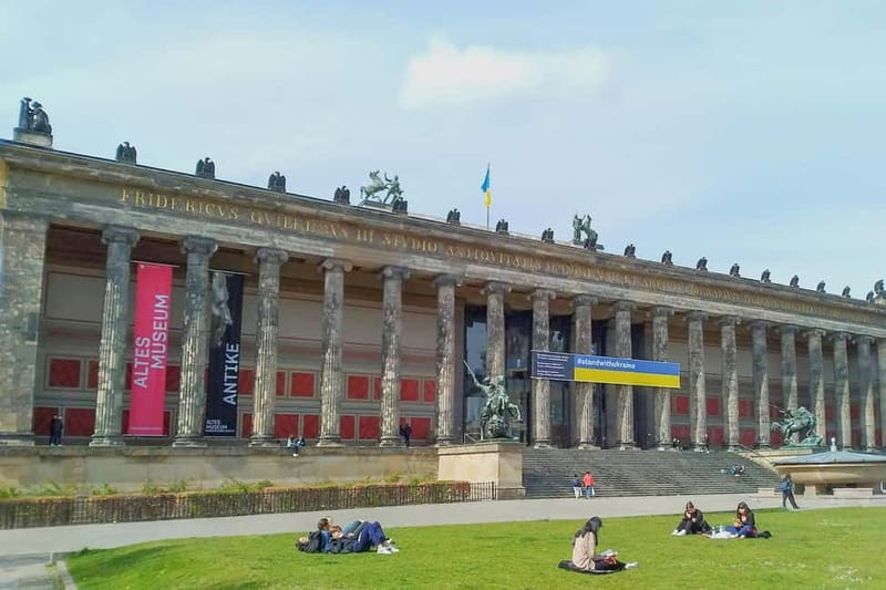 Berlin: Museum Island Tour - Humboldt Forum and the courtyard-column moment