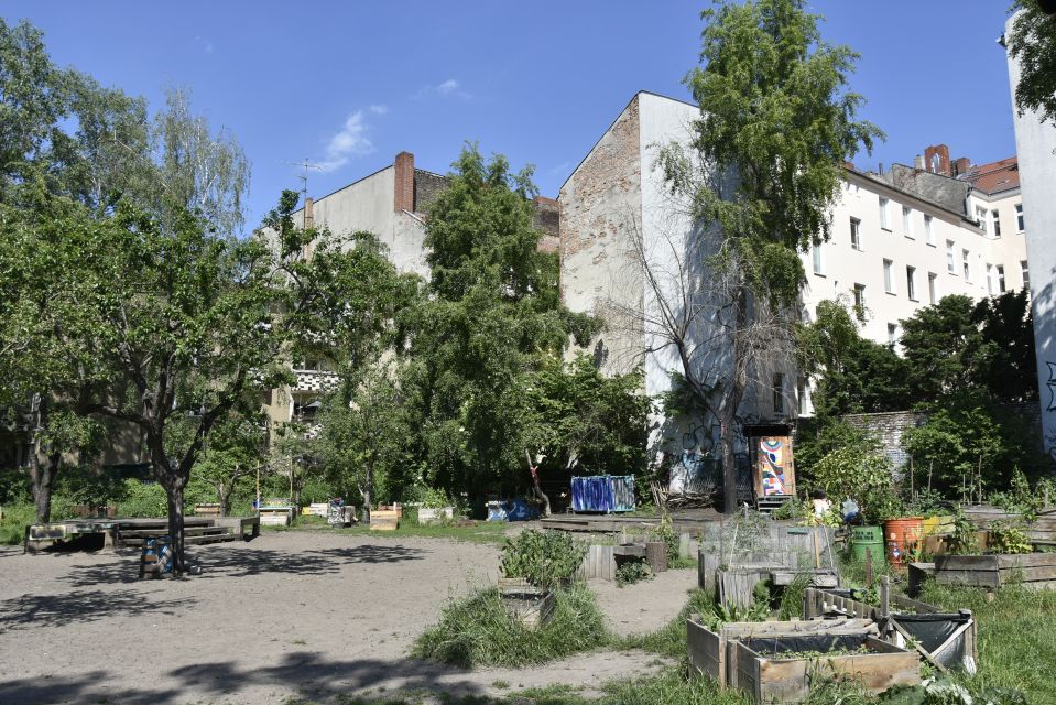 Berlin: Old Neukölln Private Walking Tour - “Bohemian villages” in the city: Richardstraße, schoolhouse, and garden space