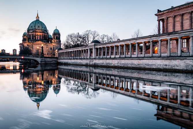 BERLIN PHOTO TOUR with a professional Photographer from Berlin - The blue hour lesson: when timing matters more than gear
