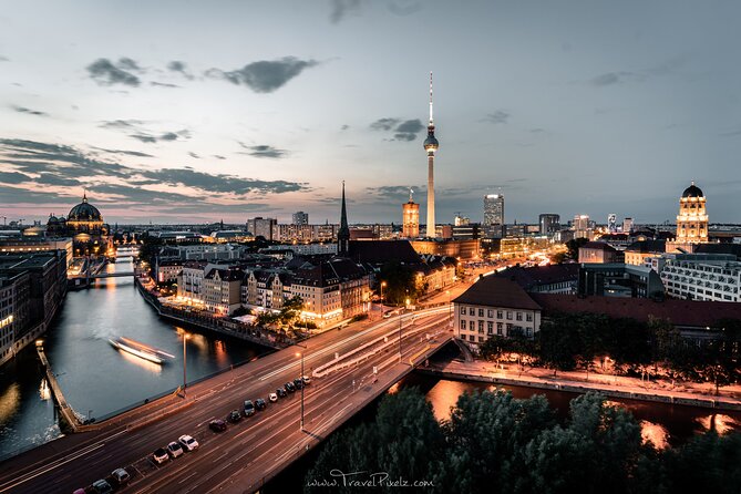 BERLIN PHOTO TOUR with a professional Photographer from Berlin - Meeting at Pariser Platz: starting with a photo landmark, not a lecture