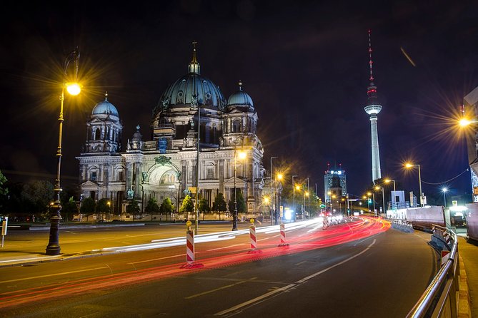 Berlin Photography Masterclass - Private Photography Lesson - Brandenburg Gate to Potsdamer Platz: symmetry, street life, and setting choices